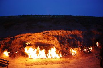 Picture of Yanar Dag ( fire mountain )